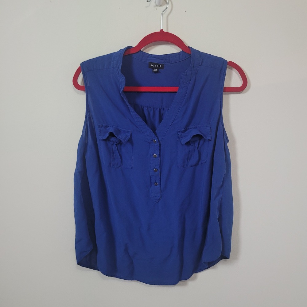 Torrid 00 Sleeveless Henley Blouse Womens Blue Pocket Front Rayon Top